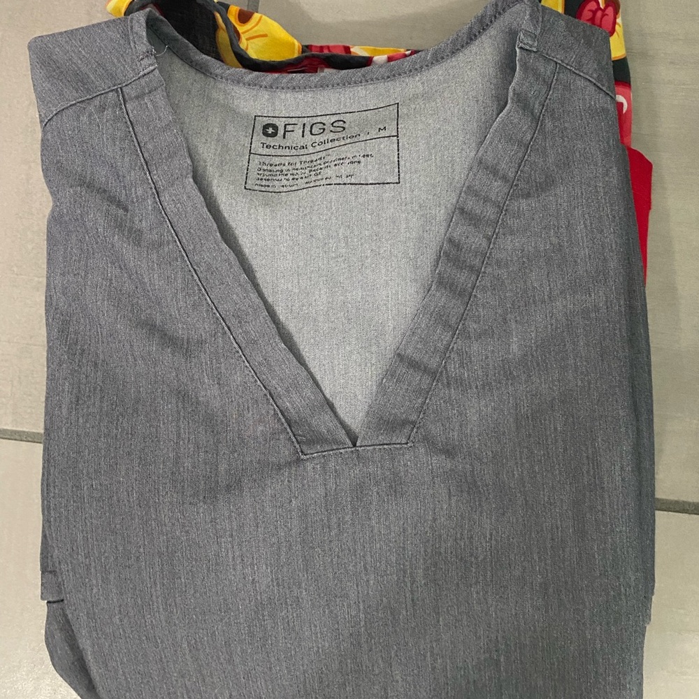 Figs Gray Scrubs - Picture 2 of 4